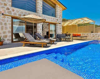 Kaş Yeşilköy'de Muhteşem Doğa Manzaralı, Özel Havuzlu, Lüks Villa - 3