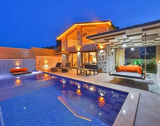 Kaş Yeşilköy'de Muhteşem Doğa Manzaralı, Özel Havuzlu, Lüks Villa - 1