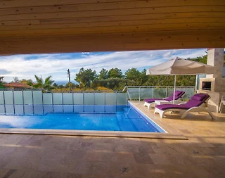 Kaş İslamlar'da Muhteşem Doğa Manzaralı, Özel Havuzlu, Şık Villa  - 1