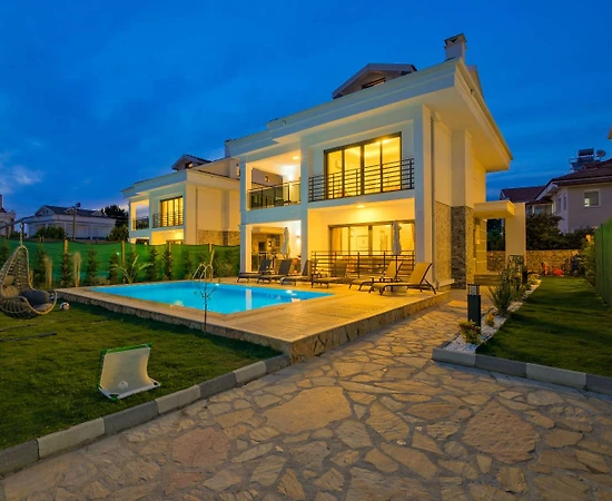 Fethiye Babataşı'nda Modern Tasarımlı, Özel Havuzlu, Lüks Villa  - 1