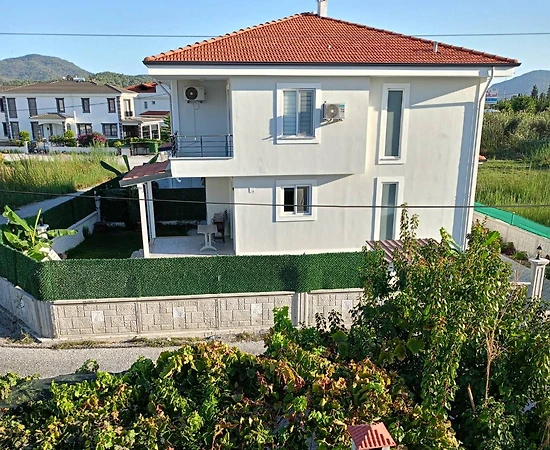 Muğla Dalaman'da Geniş Alanlara Sahip, Özel Havuzlu, Lüks Villa - 1