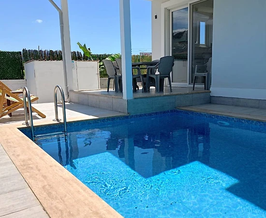 Muğla Dalaman'da Merkezi Konumda, Özel Havuzlu, 4+1 Villa - 1