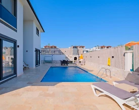 Muğla Dalaman'da Doğa Manzaralı, Özel Havuzlu, Modern Villa - 3