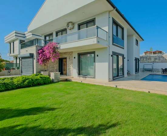 Muğla Dalaman'da Doğa Manzaralı, Özel Havuzlu, Modern Villa - 1