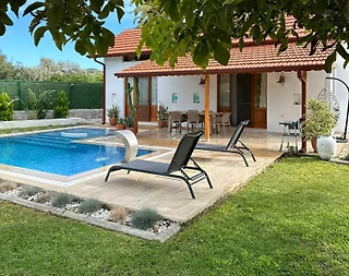 Muğla Datça'da Elverişli Konumda, Özel Havuzlu, Şık Villa - 2