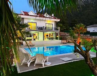 Fethiye Ölüdeniz’de Geniş Ailelere Hitap Eden, Özel Havuzlu, Şık Villa - 2