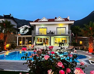 Fethiye Ölüdeniz’de Geniş Ailelere Hitap Eden, Özel Havuzlu, Şık Villa - 1