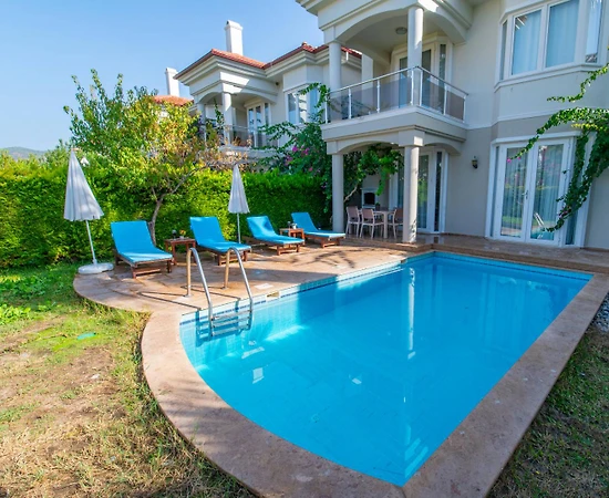 Muğla Fethiye'de 10 Kişilik, Özel ve Ortak Havuzlu, Kiralık Villa - 1