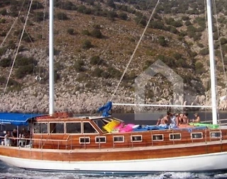 Fethiye'de 12 Kişilik, Kalabalık Gruplara İdeal, Ahşap Tasarımlı Gulet - 4