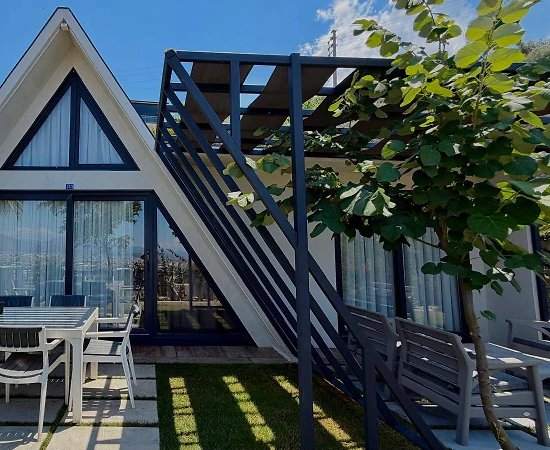 Muğla Fethiye'de Deniz Manzaralı, Özel Havuzlu, Konforlu Bungalov - 1