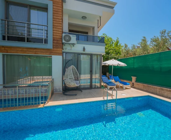 Muğla Fethiye'de Denize ve Merkeze Yakın, Özel Havuzlu, Jakuzili Villa - 1