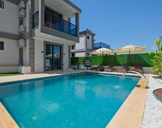 Muğla Fethiye'de Geniş Ailelere Uygun, Isıtmalı Havuzlu, Lüks Villa - 2