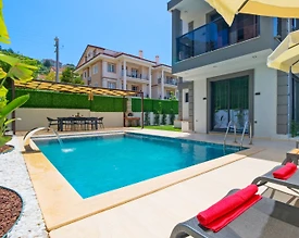 Muğla Fethiye'de Geniş Ailelere Uygun, Isıtmalı Havuzlu, Lüks Villa - 2