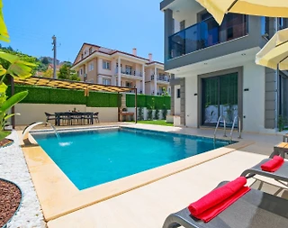 Muğla Fethiye'de Geniş Ailelere Uygun, Isıtmalı Havuzlu, Lüks Villa - 2