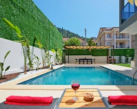 Muğla Fethiye'de Geniş Ailelere Uygun, Isıtmalı Havuzlu, Lüks Villa - 3