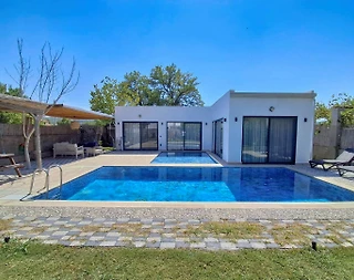 Muğla Fethiye'de Geniş Bahçeli, Özel Havuzlu, Kiralık Lüks Villa - 1