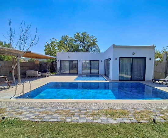 Muğla Fethiye'de Geniş Bahçeli, Özel Havuzlu, Kiralık Lüks Villa - 1