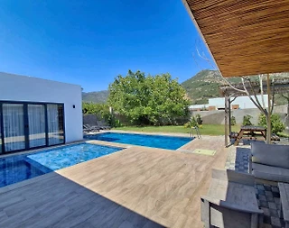 Muğla Fethiye'de Geniş Bahçeli, Özel Havuzlu, Kiralık Lüks Villa - 2