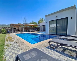 Muğla Fethiye'de Geniş Bahçeli, Özel Havuzlu, Kiralık Lüks Villa - 4