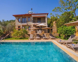 Muğla Fethiye'de Huzurlu, Ahşap Mimarili, 6 Kişilik Kiralık Villa - 2