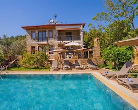 Muğla Fethiye'de Huzurlu, Ahşap Mimarili, 6 Kişilik Kiralık Villa - 2