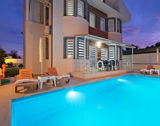 Muğla Fethiye'de Muhteşem Doğa İçerisinde, Modern Tasarımlı Villa - 1