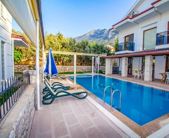 Muğla Fethiye'de Ferah Tasarımlı, Yetişkin ve Çocuk Havuzlu, 4+1 Villa - 1