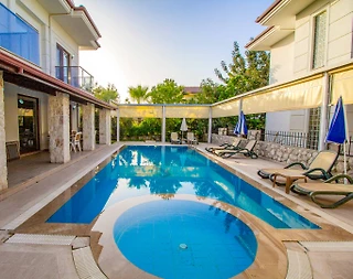 Muğla Fethiye'de Şık Tasarımlı, Yetişkin ve Çocuk Havuzlu, 4+1 Villa - 2