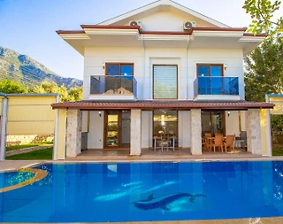 Muğla Fethiye'de Şık Tasarımlı, Yetişkin ve Çocuk Havuzlu, 4+1 Villa - 3