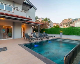 Muğla Marmaris'de Merkezi Konumda, Özel Havuzlu, Konforlu Villa - 2