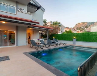 Muğla Marmaris'de Merkezi Konumda, Özel Havuzlu, Konforlu Villa - 2