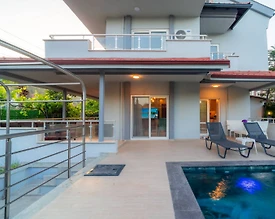 Muğla Marmaris'de Merkezi Konumda, Özel Havuzlu, Konforlu Villa - 3