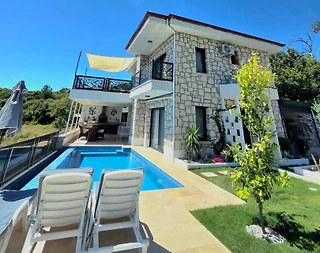 Muğla Marmaris'te Deniz ve Doğa Manzaralı, Özel Havuzlu, Kiralık Villa - 2