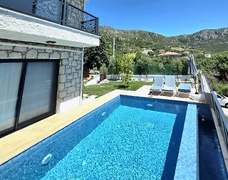 Muğla Marmaris'te Deniz ve Doğa Manzaralı, Özel Havuzlu, Kiralık Villa - 4