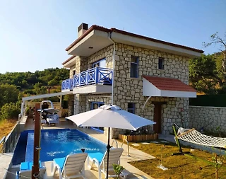 Muğla Marmaris'te Deniz ve Doğa Manzaralı, Özel Havuzlu, Şık Villa - 1