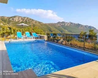 Muğla Marmaris'te Deniz ve Doğa Manzaralı, Özel Havuzlu, Şık Villa - 4