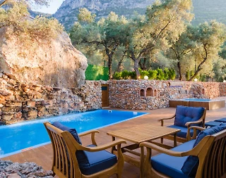 Muğla Menteşe'de Otantik Tasarımlı, Özel Havuzlu, Dış Jakuzili Villa - 2