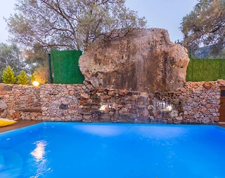 Muğla Menteşe'de Otantik Tasarımlı, Özel Havuzlu, Dış Jakuzili Villa - 3