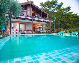 Muğla Menteşe'de Sakin Konumda, Özel Havuzlu, Konforlu Villa - 2