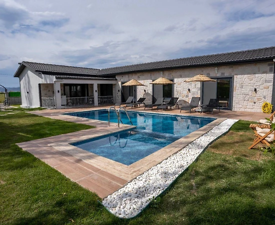 Muğla Ortaca'da Geniş Alanlara Sahip, Özel Havuzlu, Bohem Villa - 1