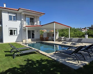 Muğla Ortaca'da Merkezi Konumda, Özel Havuzlu, Geniş Villa - 2