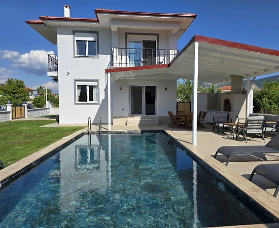 Muğla Ortaca'da Merkezi Konumda, Özel Havuzlu, Geniş Villa - 1