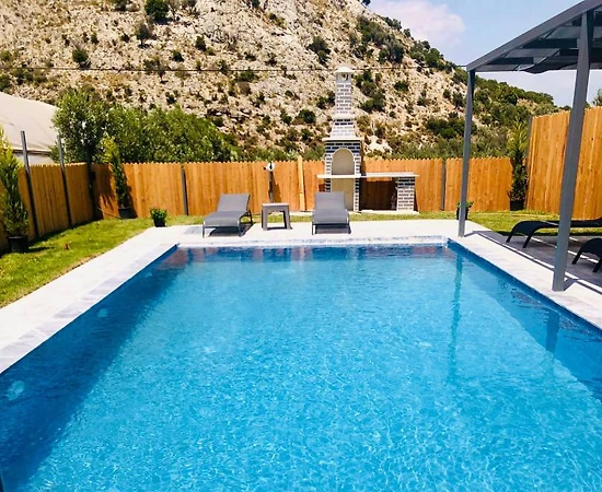 Muğla Seydikemer'de Doğa İçerisinde, Özel Havuzlu, Modern Villa  - 1