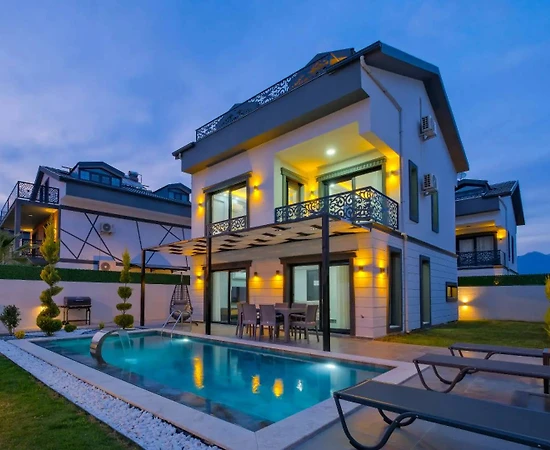 Muğla Seydikemer'de Geniş Ailelere Uygun, Özel Havuzlu, Kiralık Villa - 1
