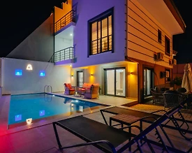 Muğla Seydikemer'de Kalabalık Ailelere Uygun, Özel Havuzlu, Korunaklı  Villa - 2