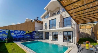 Muğla Seydikemer'de Kalabalık Ailelere Uygun, Özel Havuzlu, Şık Villa