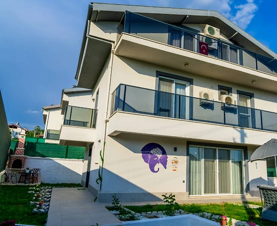Muğla Seydikemer'de Geniş Ailelere Uygun, Özel Havuzlu, Modern Villa - 1