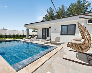 Muğla Seydikemer'de Minimalist Tasarımlı, Özel Havuzlu, Konforlu Villa - 1