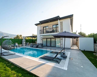 Muğla Seydikemer'de Modern Tasarımlı, Özel Havuzlu, Bahçeli Villa - 1