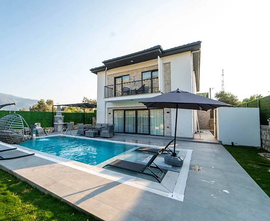 Muğla Seydikemer'de Modern Tasarımlı, Özel Havuzlu, Bahçeli Villa - 1